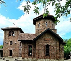 Црква у Сунчаној реци - Храм Сретења Господњег – бисер православне архитектуре у Бањи Ковиљачи  Најлепши православни храм у околини Бање Ковиљаче на обали Дрине  Поглед на белу светињу храма Сретења из правца Бање Ковиљаче  Верски симбол и понос Бање Ковиљаче: Храм Сретења Господњег  Hram Sretenja Gospodnjeg Banja Koviljaca najlepsa crkva u Podrinju