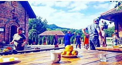 Црква Сунчана река - Велико народно сабрање испред храма Сретења Господњег  Прослава храмовне славе Сретење на Сунчаној Реци  Литургија поред Дрине - верни народ у молитви -Славска трпеза и гостопримство домаћина на Сунчаној Реци