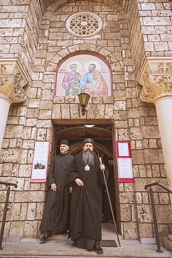 Свештеник црква Сунчана река Горња Ковиљача