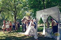 Црква Сунчана река - Младенци на обали Дрине након венчања у храму Сретења