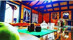 Црква Сунчана река - Duborezni tron za vladiku u unutrasnjosti hrama