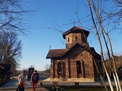 Црква Сунчана река - Zlatni sjaj hrama Sretenja Gospodnjeg tokom zalaska sunca