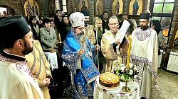 Епископ шабачки Јеротеј служи свету архијерејску Литургију на Сретење Господње, славу храма у Етно-селу Сунчана река