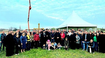 Епископ шабачки Јеротеј током Чина побијања крста и освећења земљишта у Шипурским Ливадама